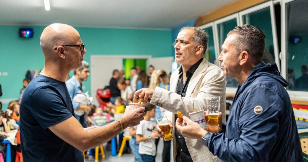 Stanco dei soliti ristoranti dove l'unico intrattenimento è il menu bambini? Da noi, ogni giorno è un'avventura per grandi e piccini.